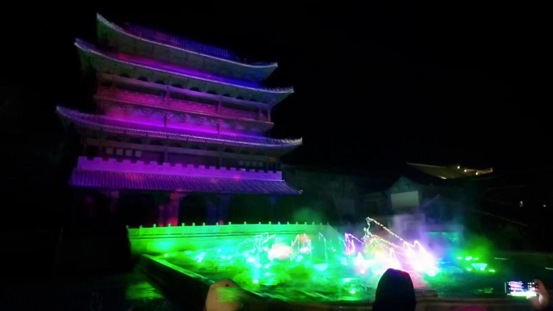 北京夜游天花板！古北水镇长城塔秀，1600℃铁花再现漫天金雨