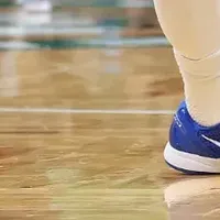 【NBA每日上脚】两千万年薪穿不起Kobe 6？一脚下去就变形！