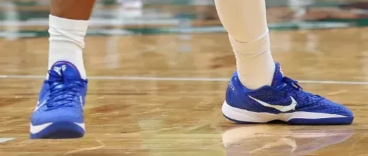 【NBA每日上脚】两千万年薪穿不起Kobe 6？一脚下去就变形！