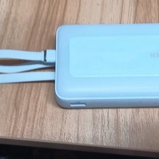 Anker 20000毫安自带线充电宝使用体验
