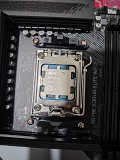 沉浸式电竞堡垒：14700K + 4080S 硬核装机分享