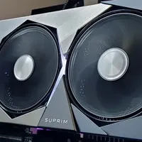聊一张「有钱买不到」的旗舰显卡：微星 RTX 5090 超龙