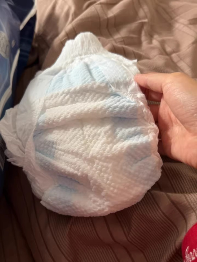 婴儿尿裤