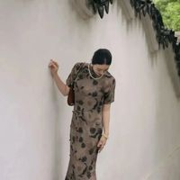旗袍怎么穿不俗气？