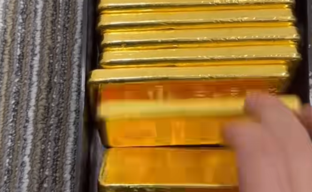 金价大跌!金饰克价跌破1400元 有门店一口价低至6.5折
