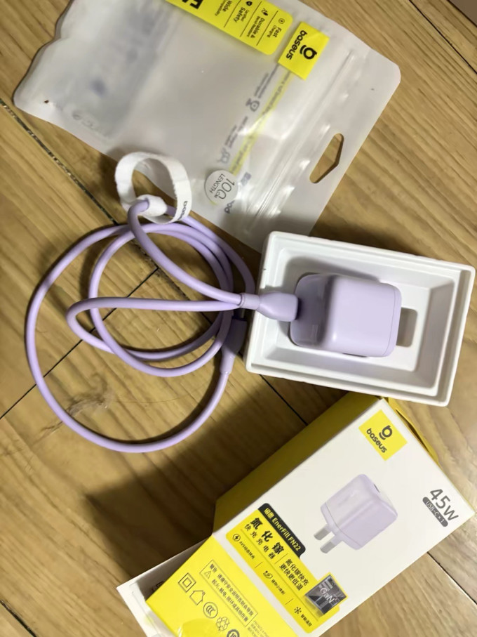 倍思充电器