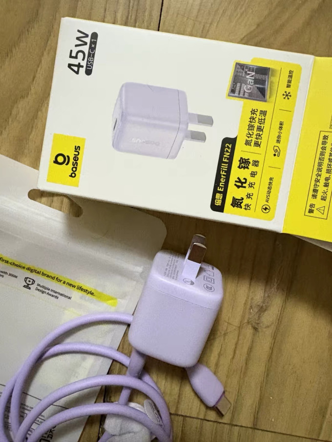 倍思充电器