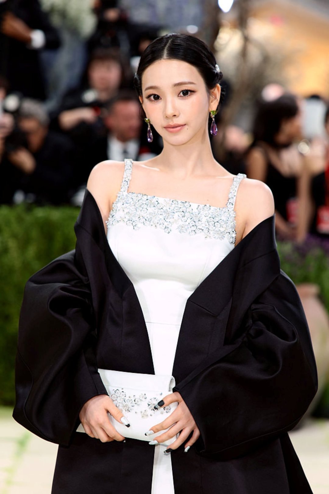 柳智敏Met Gala首秀造型封神,Prada高定融合东方美学引热议