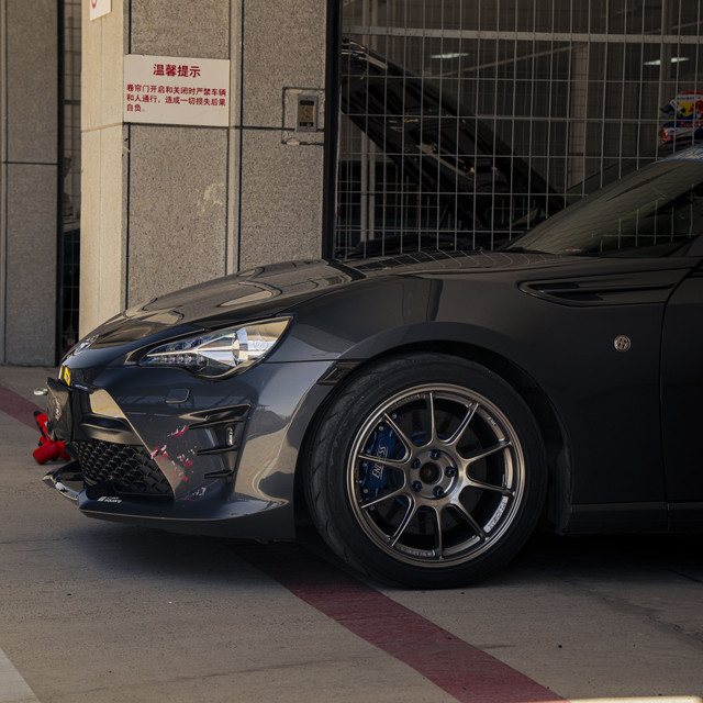86brz，abs硬的像石头踩不下去
