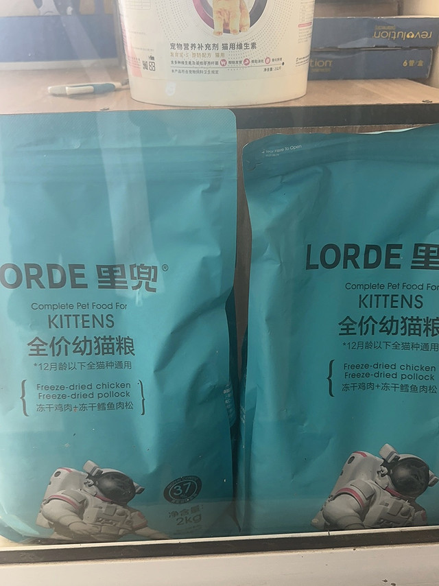 里兜冻干肉松全价猫粮，高颜值冻干肉松猫粮，营养充足