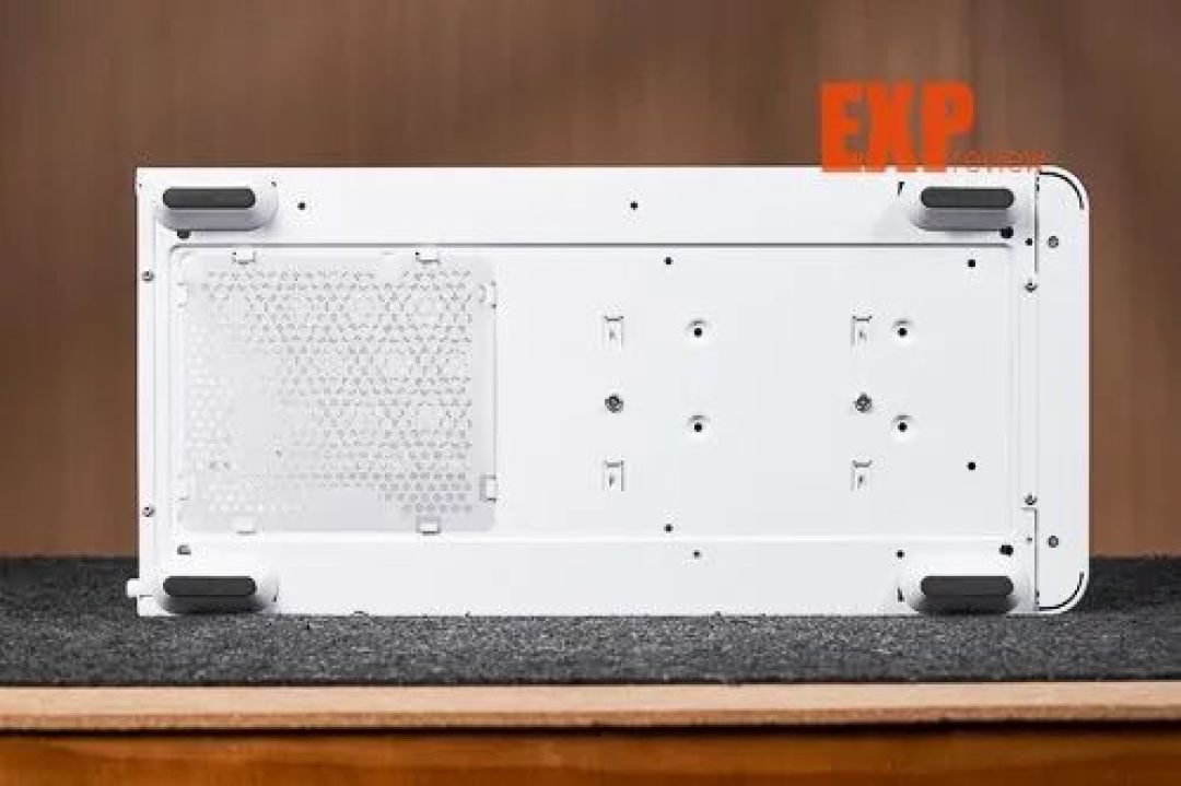 eMachines宏碁宙斯·智幕MaxL机箱评测:可从容体验的带屏无立柱海景房