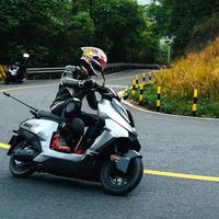极核AE4 Max2+上市：7499元起售，标配双通道ABS与eTCS，5620W峰值功率持续输出85km/h