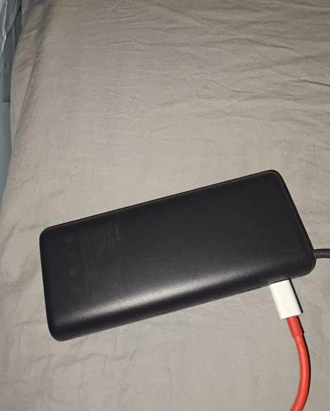 倍思移动电源