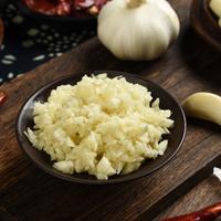 为什么葱蒜会在热油里炸香，在热水里就不会？热油让食材发生变化是什么原理？