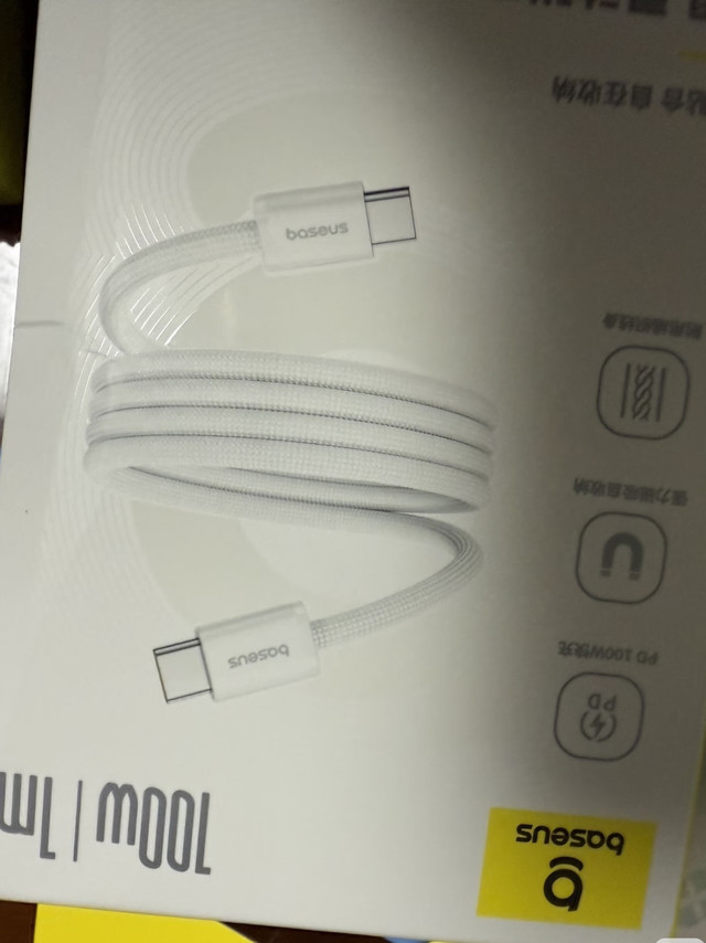 桌面乱成蜘蛛网？几块钱的理线器拯救强迫症