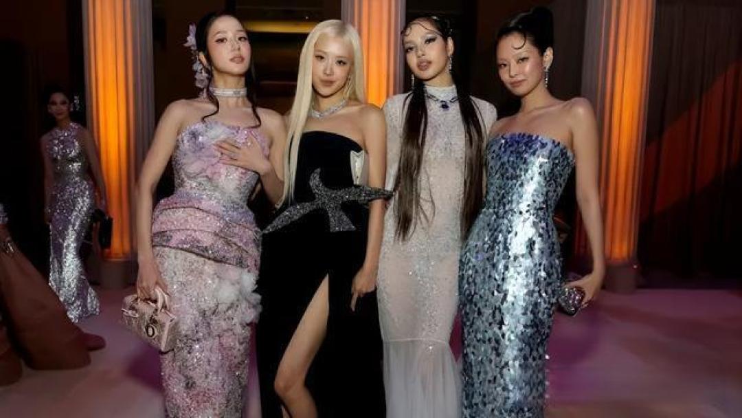 Met Gala上演神级艺术展：BLACKPINK合体，肯豆化身胜利女神