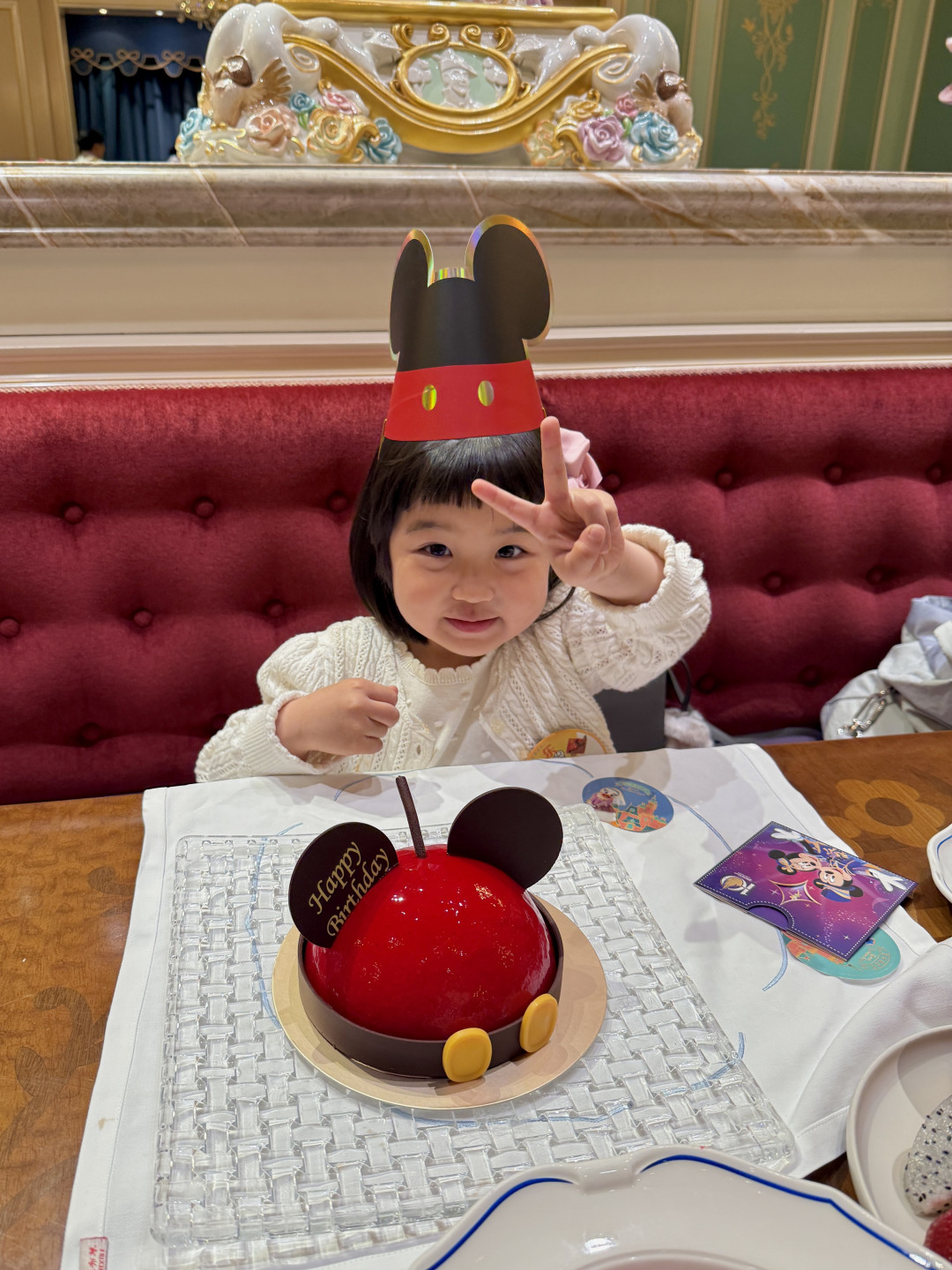 黄一鸣为女迪士尼庆生,温馨派对被指是精心策划的展演
