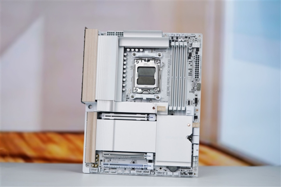 AMD下代X970E主板不换芯!但终于完整支持CUDIMM/CAMM