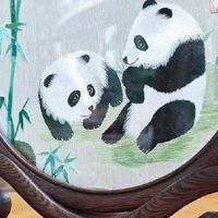 来成都必带的非遗伴手礼，当属这款蜀绣熊猫手工摆件🐼