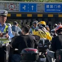 你的头盔有3C吗？5月新规已开罚，北京有人被罚20元！戴不对照样罚