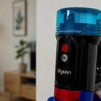 戴森V10 Optic上手：吸尘器“开挂”，让灰尘无所遁形？