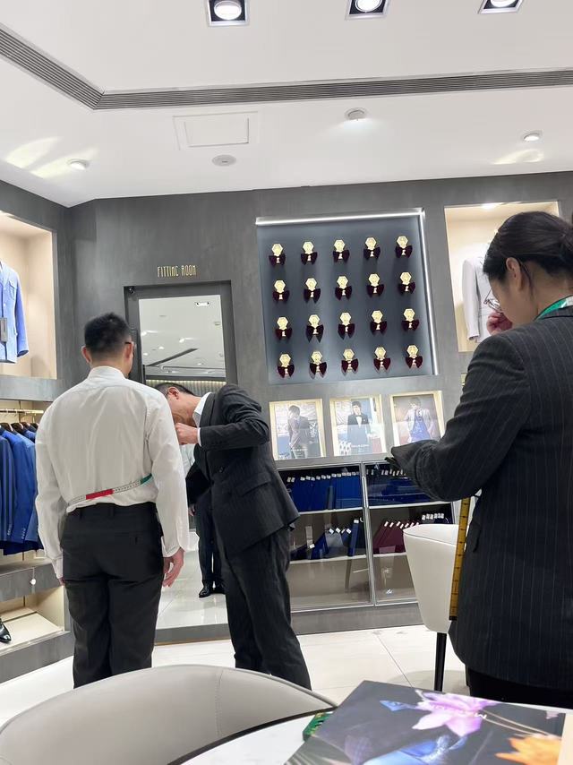 做了一套高端麻衬西服，定制体验成功！