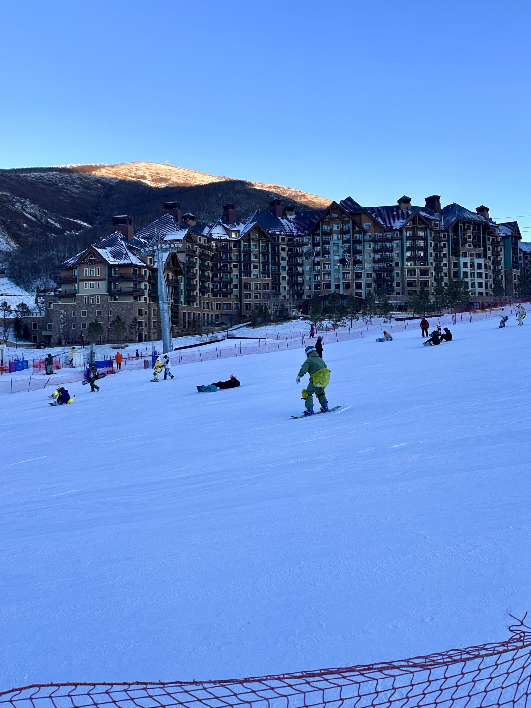 五一崇礼新玩法：跟着短剧打卡20个取景地，邂逅五月飞雪