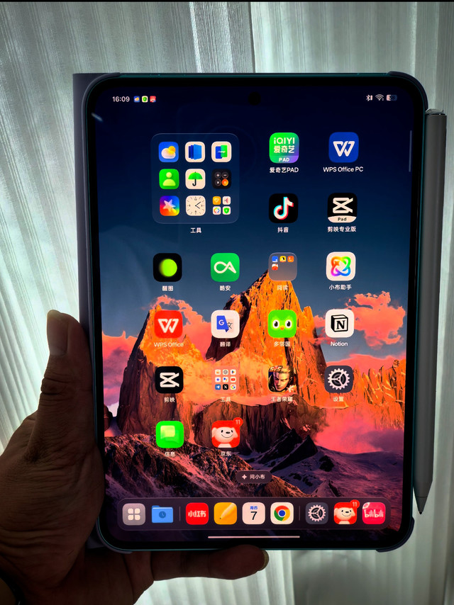 轻薄设计，OPPO Pad mini随身携带无压力