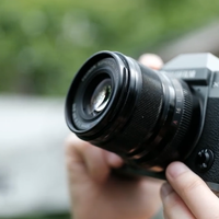 富士XF50mm F2被低估了：轻到能塞进裤兜的75mm定焦，适合谁又劝退谁？