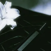Serge Lutens 罪恶晚香玉：从药感到花田的嗅觉演变