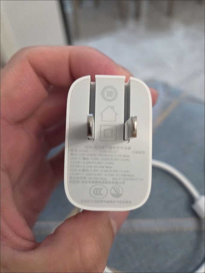 倍思充电器
