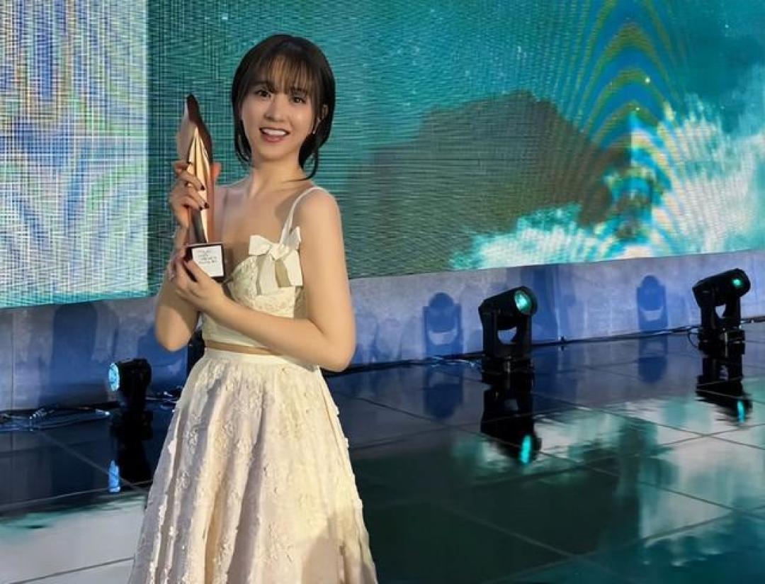 朴宝英出道19年首夺百想视后,从国民妹妹到实力派的华丽蜕变