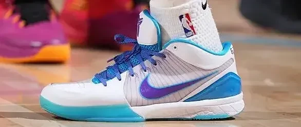 【NBA每日上脚】即将市售的Kobe 4，能超越老版选秀日吗？