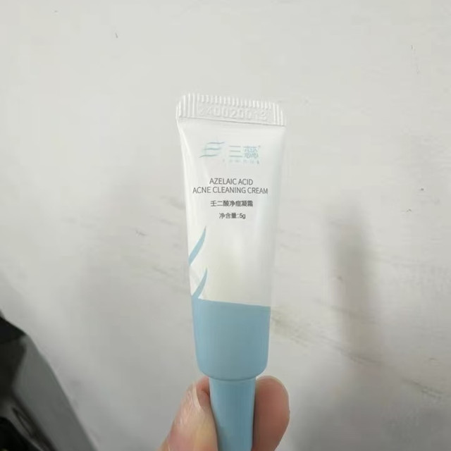 油痘肌本命！三蕊 10% 壬二酸祛痘精华凝胶，黑头闭口全拿捏✨