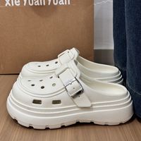 洞洞鞋根本不透气？实测三款热门鞋：Crocs最抗汗，但没人能穿一整天不闷脚