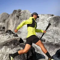 亚瑟士TRABUCO 14不是万能越野鞋，但对宽脚跑者和混合地形长距离奔跑来说，它几乎无可替代