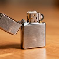 ZIPPO日常维护全攻略：加一次油能用两周？换火石真不用十秒？