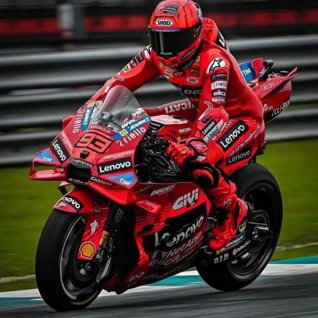 MotoGP赛车服为何贵过整车？揭秘生死时速下的生命防线