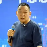 胖东来被盯上，但“越补越贵”这口锅，它不该一个人背