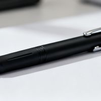 按动中性笔笔尖晃动是质量问题吗？一文教你辨别正常间隙与真缺陷