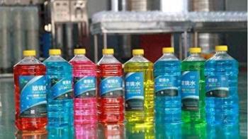 玻璃水为什么分蓝色、红色、绿色？混加一次，你就知道什么叫后悔