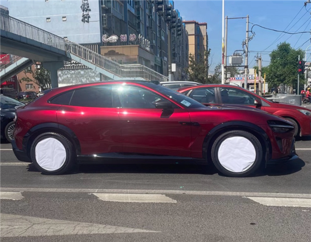 千匹马力、续航超700km!车厘子红小米YU7 GT实车曝光