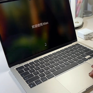 两万块的MacBook Air，AI能力还不如三千块安卓机？