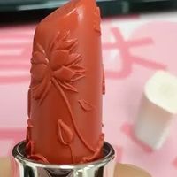 花西子雕花口红到位，干唇星人的“救命稻草”
