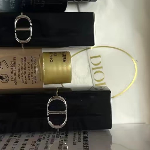 Dior花漾烈艳礼盒：经典香水与口红