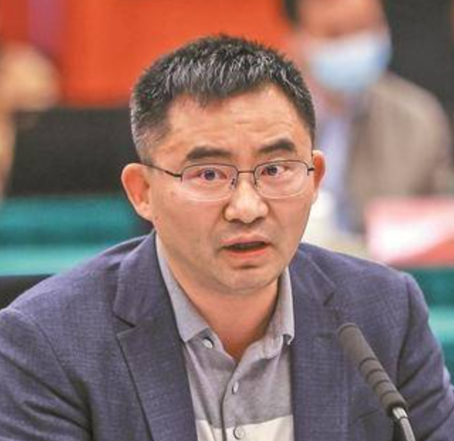 夫妻囤存储芯片，5个月身家涨320亿