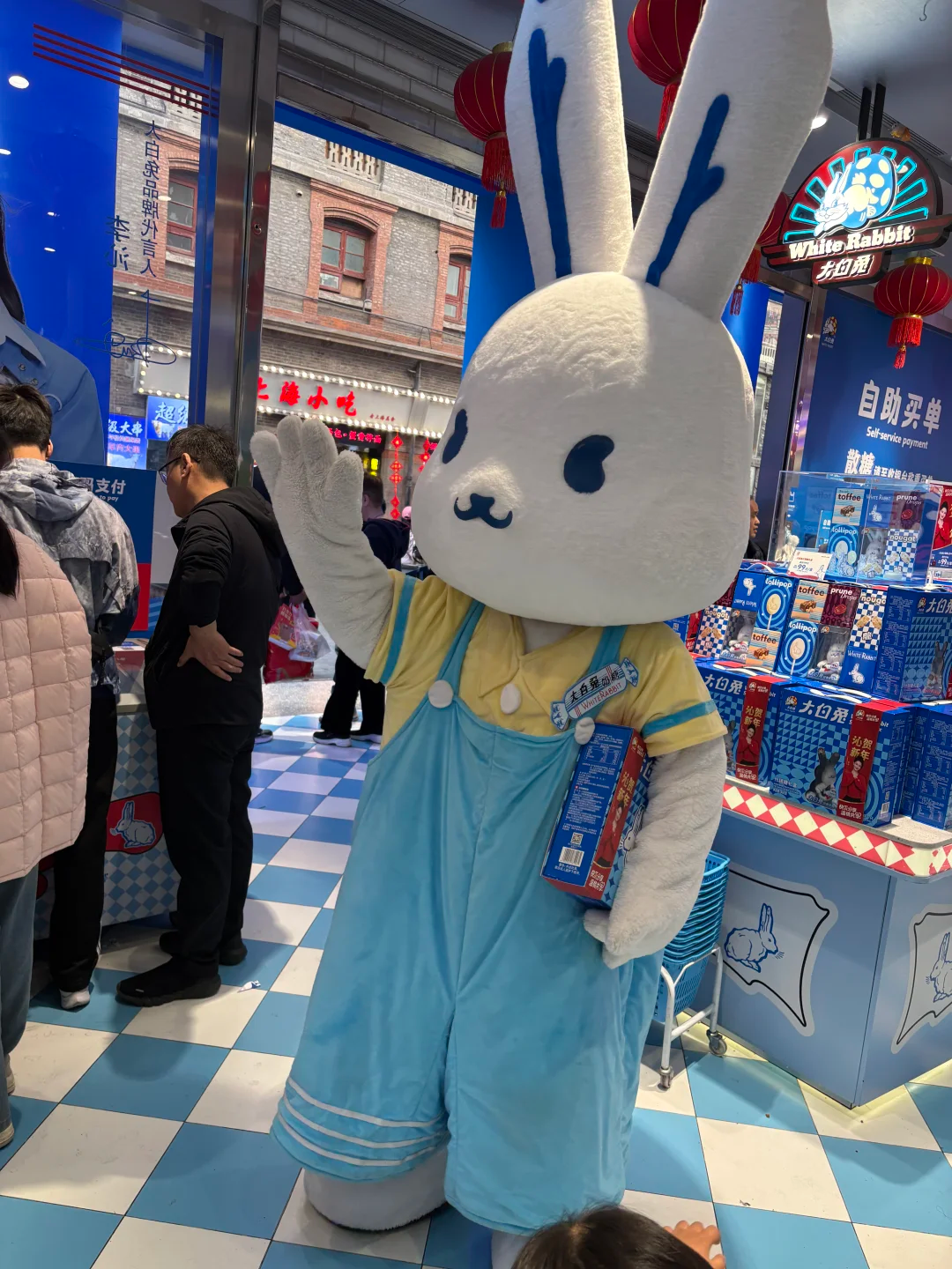 大白兔开奶茶店！谁的“童年白月光”杀过来了？