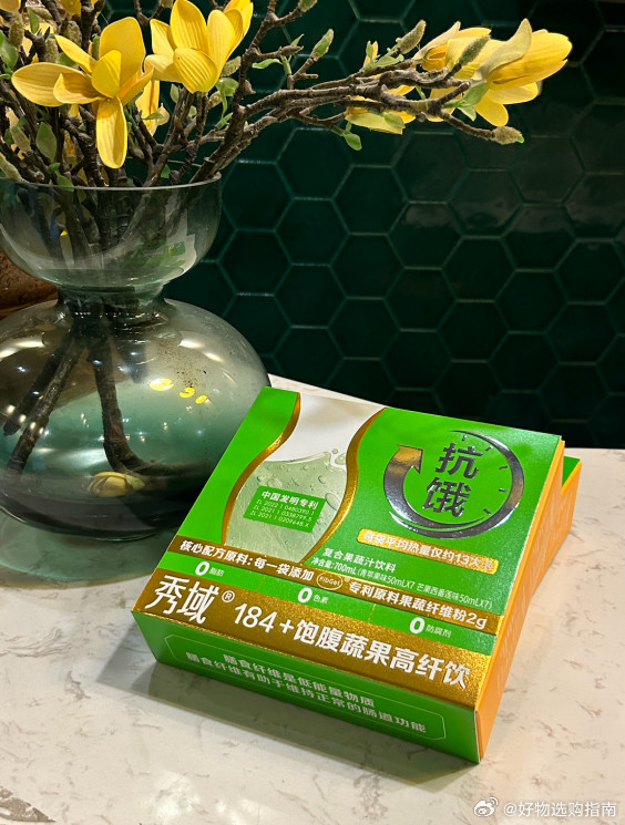 减脂不饿才是王道，亲测喝秀域184高纤饮真的不会饿今年减肥的心格外坚定一些，暗暗发誓一定要在夏天来之前瘦到105斤，美美穿上好看的小裙子，于是每天风雨无阻地去健身房跑步撸铁。没坚持几天，我就意识到一个