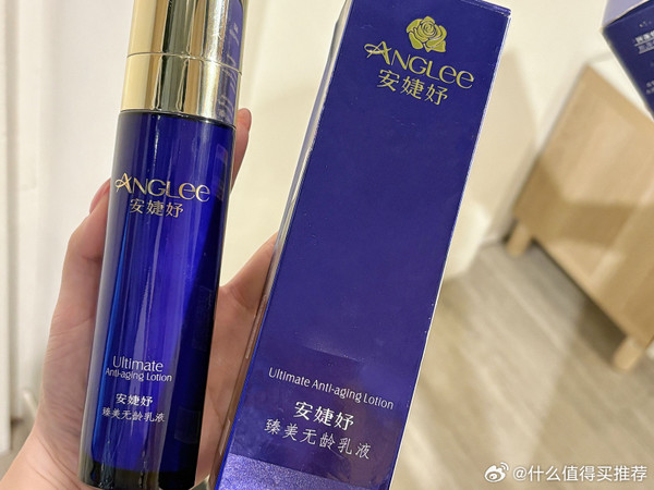 抗衰老护肤品推荐：高性价比抗衰乳液排行榜，改善松弛干纹对于20岁左右的女性而言，抗衰老早已不是“提前焦虑”，而是科学护肤的必要环节，但多数人仍陷入认知误区——要么忽视抗衰老、放任肌肤状态下滑，要么过度