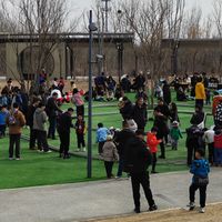 四驱车公园突然火了:这届大人的"回血"方式,有点野